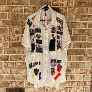 Mica’s Print Knot Front Cropped Graphic Camp Shirt